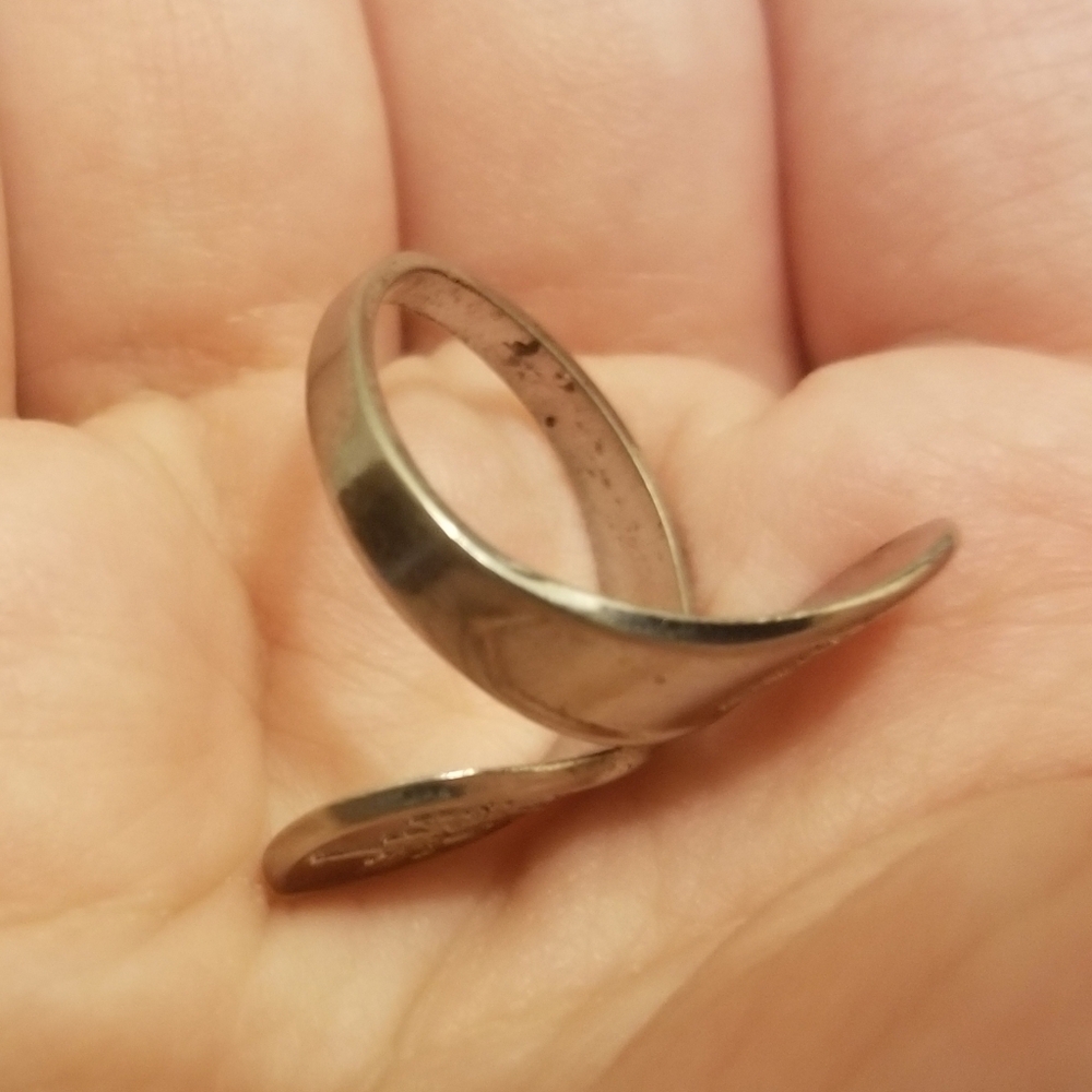 Vtg silvertone Asian-themed bypass ring - Picture 12 of 14